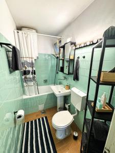 Bilik mandi di BOM apartman