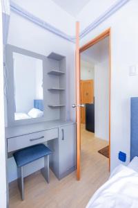 Lapu Lapu CityにあるTropical 2BR with Pool & Walk to Beach entry to white sandのギャラリーの写真