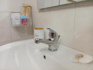 プティニャーノにあるCV MiRa houseの洗面台(洗面台、洗面台)