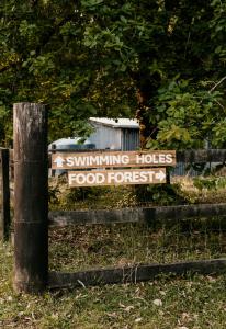 Contained in Nimbin Accommodation的证书、奖牌、标识或其他文件