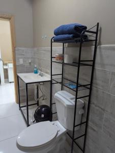 חדר רחצה ב-10 minutos de UNAH Apartamento de 2 cuartos completo