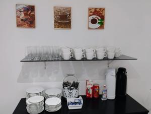 Příslušenství pro přípravu čaje a kávy v ubytování Hotel XV