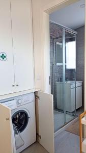 a washing machine in a kitchen with a glass shower at Casa da Laija - Vistas rio, campo e montanha in Cova