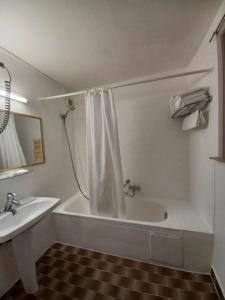 Koupelna v ubytování Hotel Koffieboontje + 37 fotografií