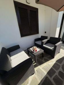 A seating area at Elani Cactus House