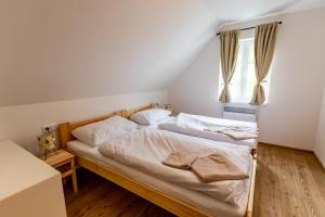 Postel nebo postele na pokoji v ubytování Chalupy Adršpach