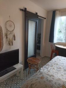 Postel nebo postele na pokoji v ubytování Studio Avignon centre gare