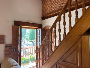 a staircase with a wooden door and a window at Apartamentos Villa Julieta in Ruente