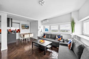 Posezení v ubytování Apartments with view of Warsaw 23rd floor