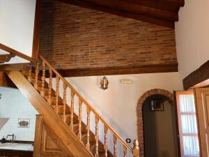 a brick wall and stairs in a house at Apartamentos Villa Julieta in Ruente