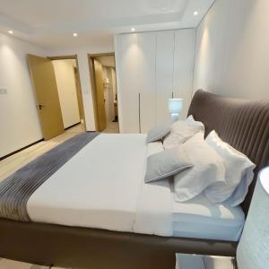 Ένα ή περισσότερα κρεβάτια σε δωμάτιο στο Gracey Concierge Apartments - Avenue Uvira