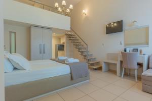 Televízia a/alebo spoločenská miestnosť v ubytovaní Fani Luxury Apartments Stavros