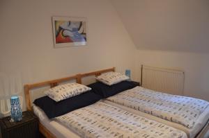 Łóżko lub łóżka w pokoju w obiekcie City Apartment Vasiri