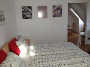 Łóżko lub łóżka w pokoju w obiekcie City Apartment Vasiri