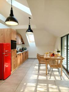 a kitchen with a table and a red refrigerator at Apartament z 1 Sypialnią przy Rynku w Żywcu in Żywiec