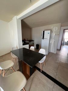 Kuchyň nebo kuchyňský kout v ubytování Apartamento para até 6 pessoas - Orla da Praia Grande