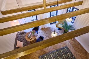 an overhead view of a living room with a table at Kleinod am Blauen Wunder in Dresden