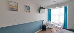 a room with a table and a window with a desk at superbe studio avec piscine, ascenseur et accès direct sur le port in Cap d'Agde