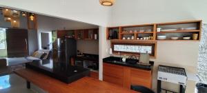 CASA TEMPORADA BARREIRINHAS Yellow 4的厨房或小厨房