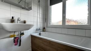Vannituba majutusasutuses chambre enjoyed privé espaces communs à partager