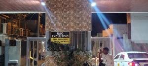 Sijil, anugerah, tanda atau dokumen lain yang dipamerkan di Monaco Aparments