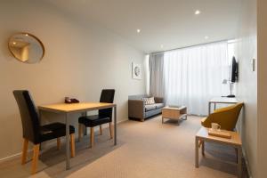 Posezení v ubytování Quest on Hobson Serviced Apartments