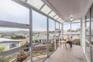 En balkong eller terrasse på big property for accomodation in Wellington