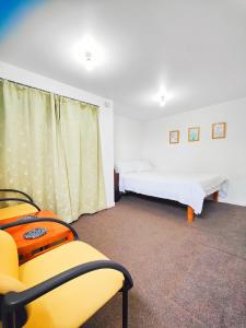 En eller flere senger på et rom på big property for accomodation in Wellington