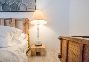 Postel nebo postele na pokoji v ubytování FOREST and OCEAN Nest with Self-Service Breakfast - AC, Monkeys, Pet Friendly with a Fee