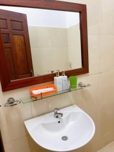 Koupelna v ubytování Ngọc Toàn Lakehouse