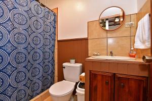a bathroom with a toilet and a sink and a mirror at Casa Vacacional floreva in Tapantí +58 photos
