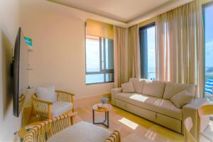 Ruang duduk di DM504 New Apartment with Spectacular Views
