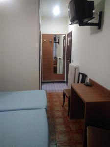 TV a/nebo společenská místnost v ubytování Albergo Al Gobbo