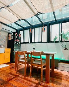Posezení v ubytování 4人包棟 Good Trip Hostel 菇憩民宿 加勒比海海島風