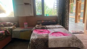 Ένα ή περισσότερα κρεβάτια σε δωμάτιο στο Sunface Homestay