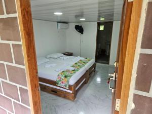 a bedroom with a bed in a room at Hotel Nuquimar in Nuquí