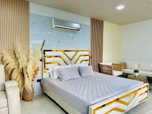 a bedroom with a large bed and a couch at Villa Paz CASA QUINTA CON PISCINA PRIVADA in Ricaurte +77 photos