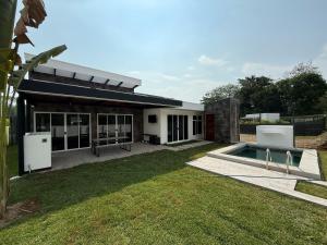 a house with a swimming pool in the yard at Casa kai in Agujas +21 photos