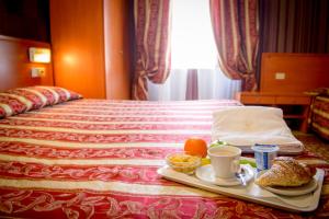 Postel nebo postele na pokoji v ubytování Hotel Emmaus