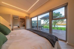 Кровать или кровати в номере Cottage 4 - Leo Sky Farm