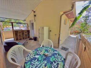 Χώρος καθιστικού στο T2 - 50m du bourg de Sainte-Anne +4 φωτογραφίες