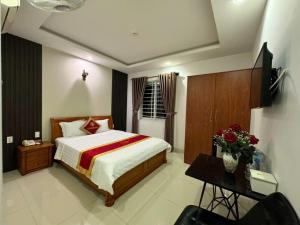 Postel nebo postele na pokoji v ubytování Gia Nguyen Hotel Vung Tau