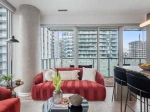 Χώρος καθιστικού στο The Aventi Suites - Downtown Toronto - Across TIFF Bell Lightbox