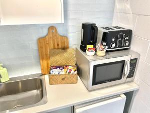 Eldhús eða eldhúskrókur á Cosy Farm stay minutes from heart of Mudgee +8 myndir