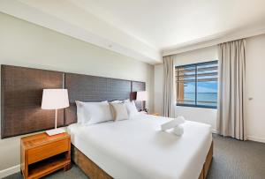Letto o letti in una camera di Two Private Oceanview Suites with Resort Pool