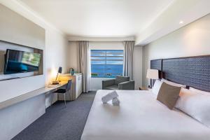 Letto o letti in una camera di Two Private Oceanview Suites with Resort Pool