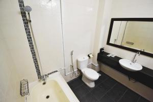 Koupelna v ubytování AZYA Hotel