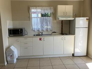 Cuina o zona de cuina de Cloncurry Caravan Park Oasis