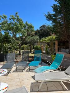 a group of lawn chairs and a pool at Villa Giens - Plage à pied -9 couchages in Hyères
