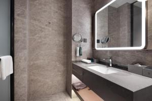 Koupelna v ubytování Home2 Suite by Hilton Ningbo Yinzhou